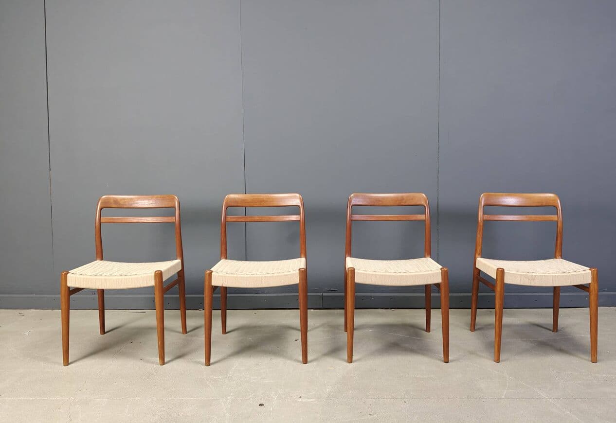 Zestaw czterech krzeseł Model 145, teak brązowy, sznurek papierowy beżowy, proj. A. Aarseth, Gustav Bahus, Norwegia, lata 60. - 273221