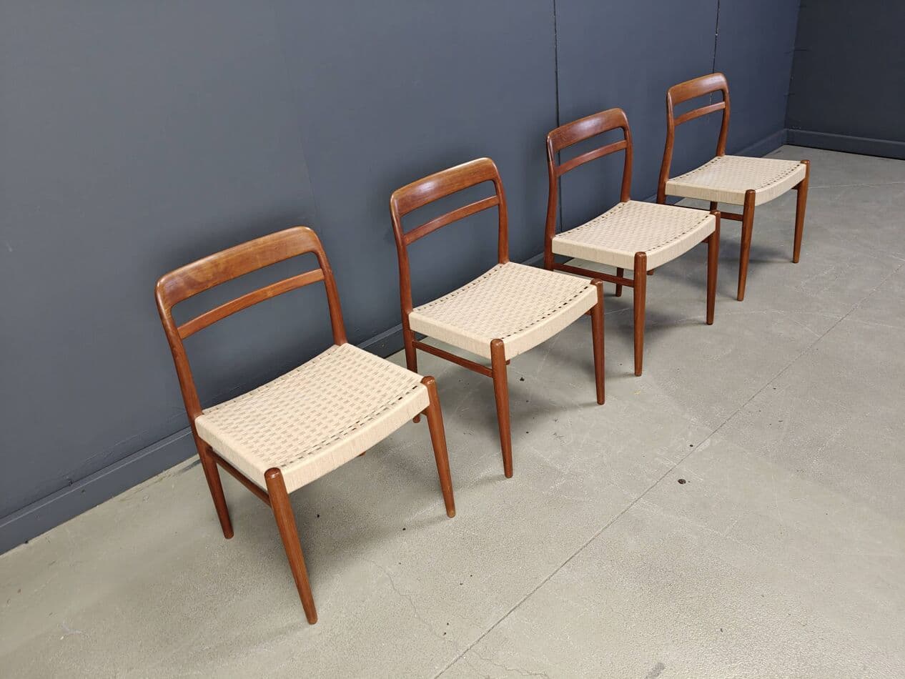 Zestaw czterech krzeseł Model 145, teak brązowy, sznurek papierowy beżowy, proj. A. Aarseth, Gustav Bahus, Norwegia, lata 60. - 273219