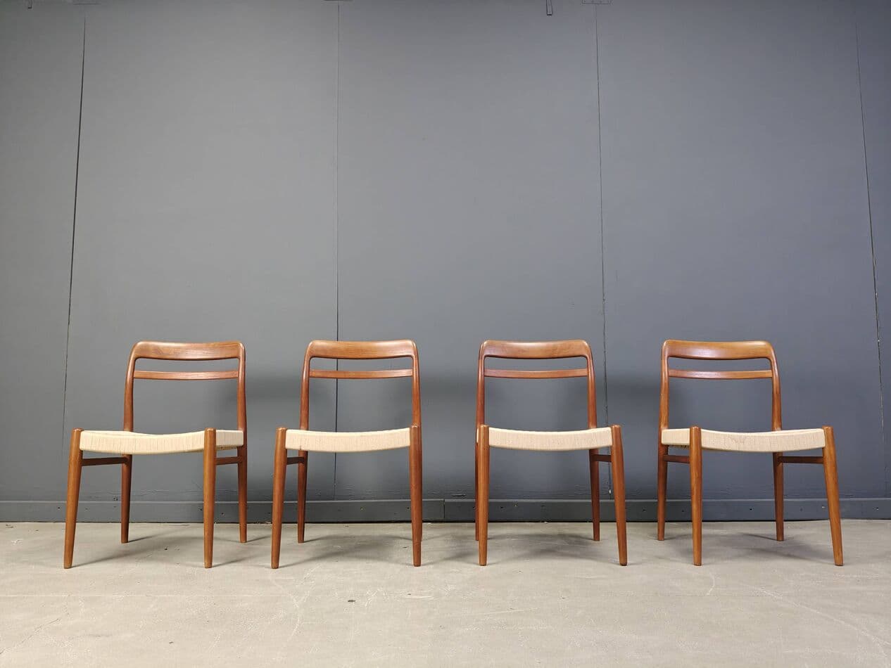 Zestaw czterech krzeseł Model 145, teak brązowy, sznurek papierowy beżowy, proj. A. Aarseth, Gustav Bahus, Norwegia, lata 60. - 273222