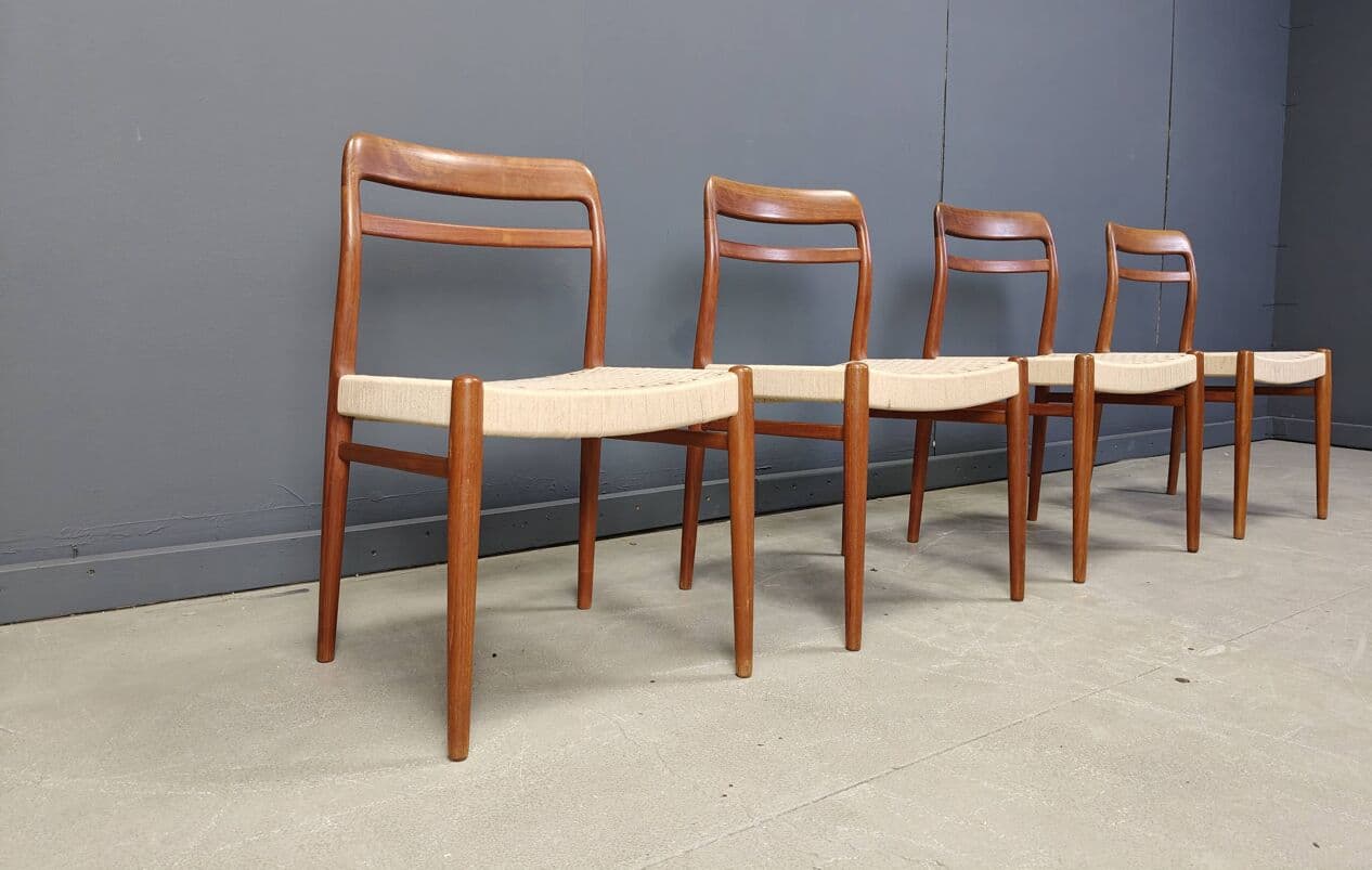 Zestaw czterech krzeseł Model 145, teak brązowy, sznurek papierowy beżowy, proj. A. Aarseth, Gustav Bahus, Norwegia, lata 60. - 273224