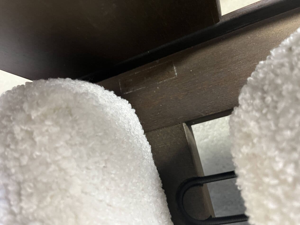 Sofa dwuosobowa Bastiano, bouclé kremowy, drewno brązowy, proj. T. Scarpa, Knoll, Włochy, lata 70. - 272836