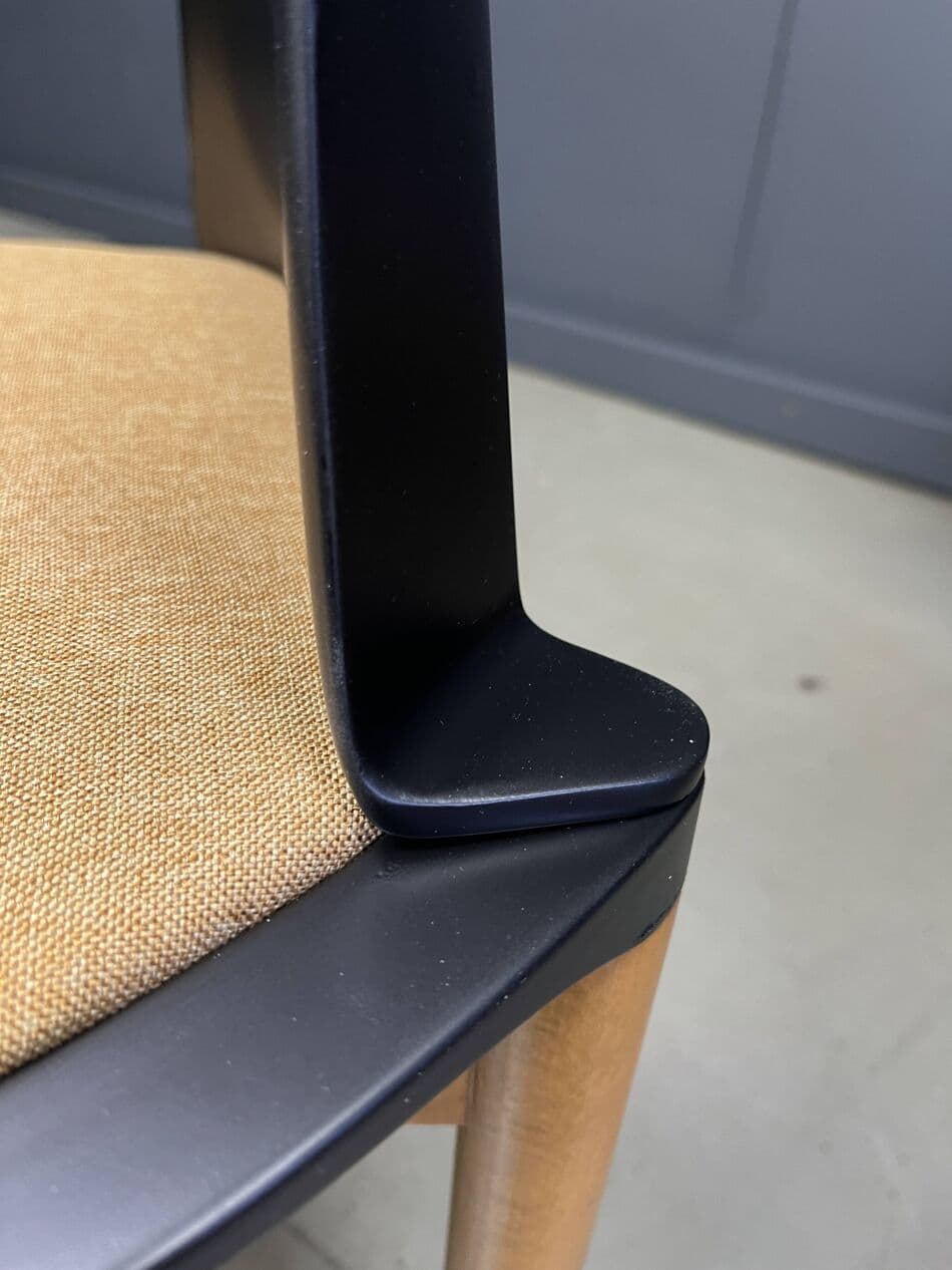 Zestaw sześciu krzeseł Pelope, czarne drewno, beżowa tkanina, proj. F. Binfarè, Cassina, Włochy, lata 90. - 272777