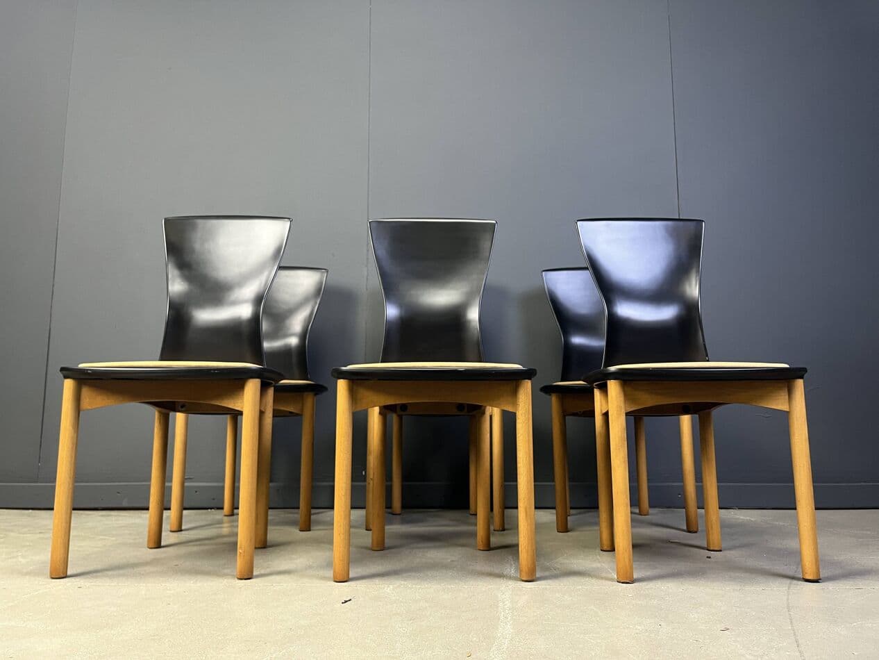 Zestaw sześciu krzeseł Pelope, czarne drewno, beżowa tkanina, proj. F. Binfarè, Cassina, Włochy, lata 90. - 272774