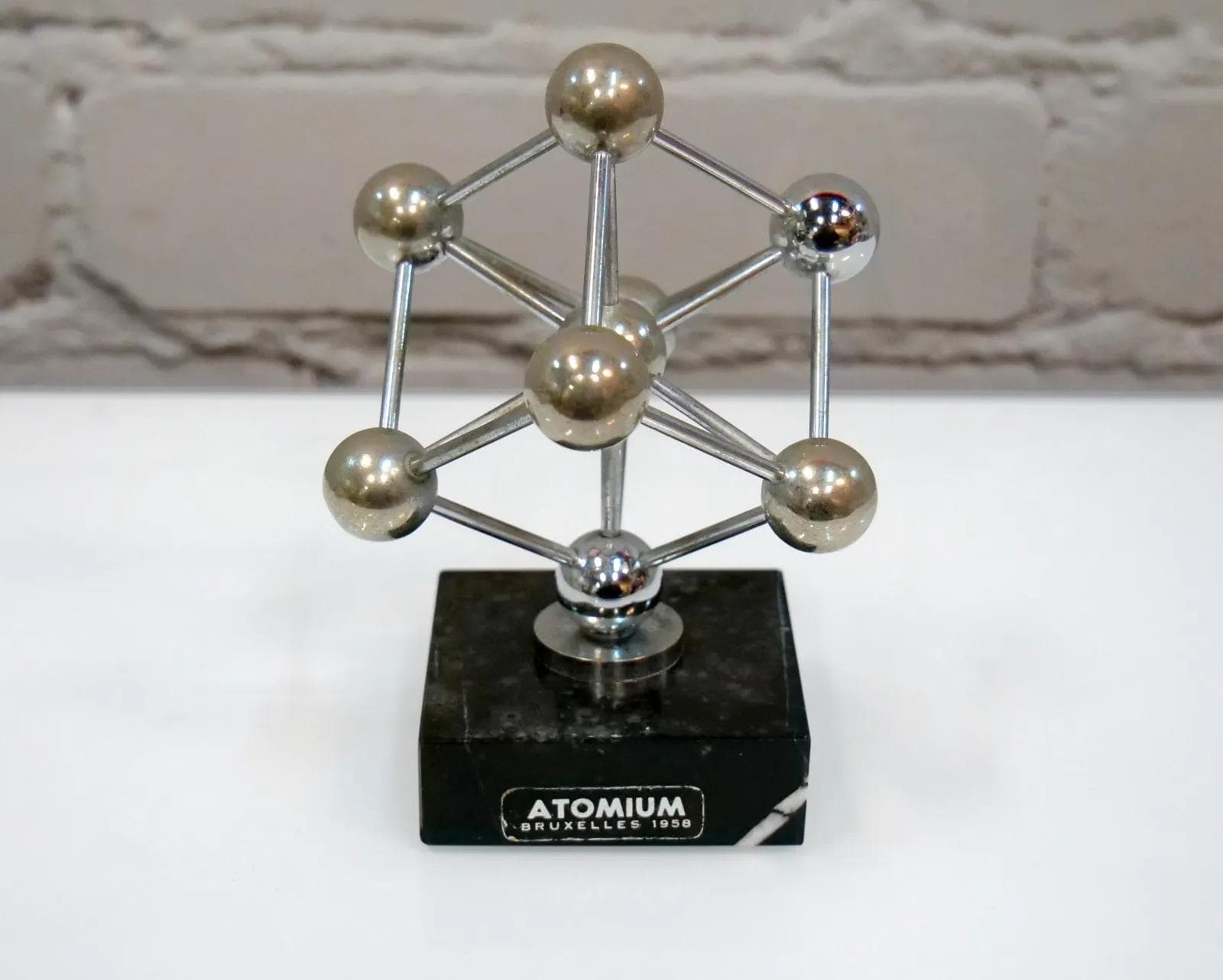 Model Atomium, metal srebrny, marmur czarny, Belgia, lata 50. - 19130