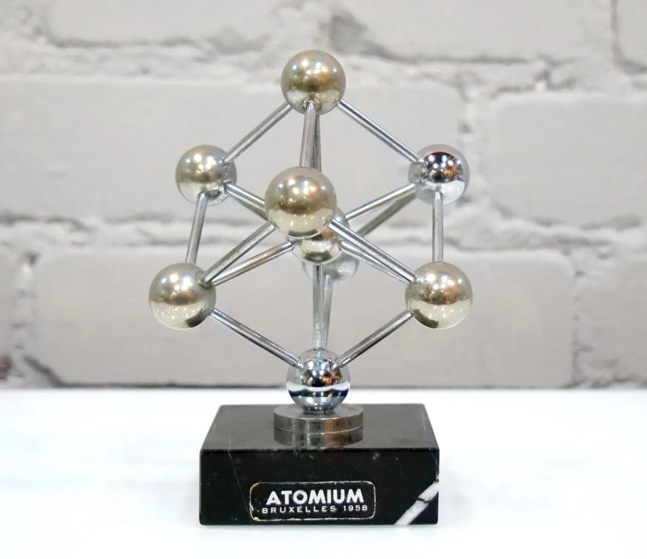 Model Atomium, metal srebrny, marmur czarny, Belgia, lata 50. - 19134