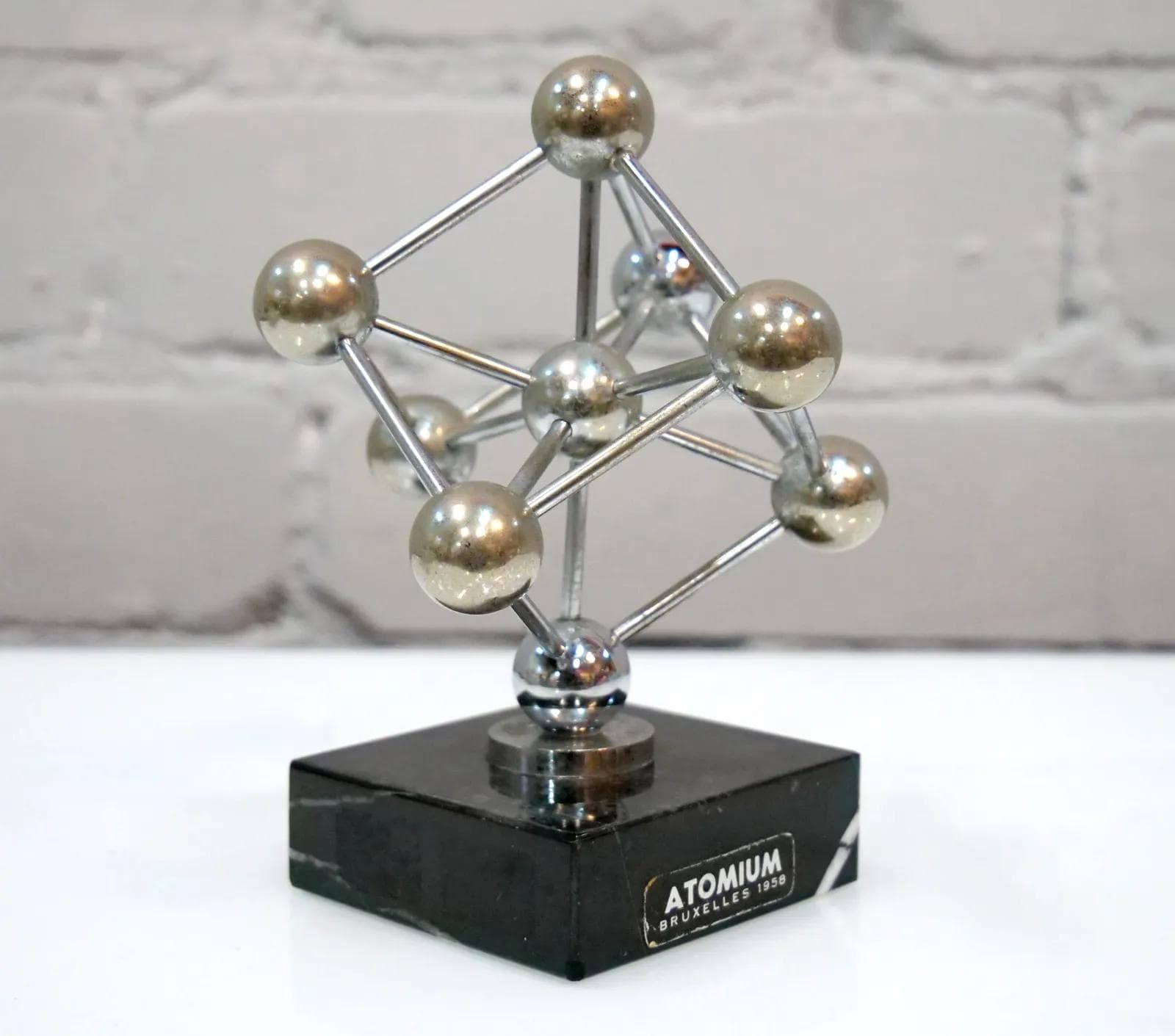 Model Atomium, metal srebrny, marmur czarny, Belgia, lata 50. - 19131