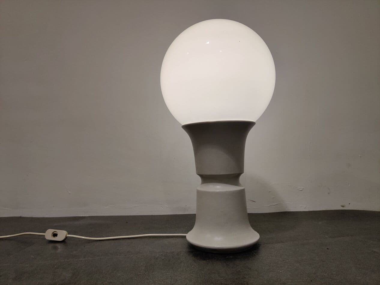 Lampa stołowa Space Age, szkło opalizujące białe, ceramika szara, Włochy, lata 70. - 272701