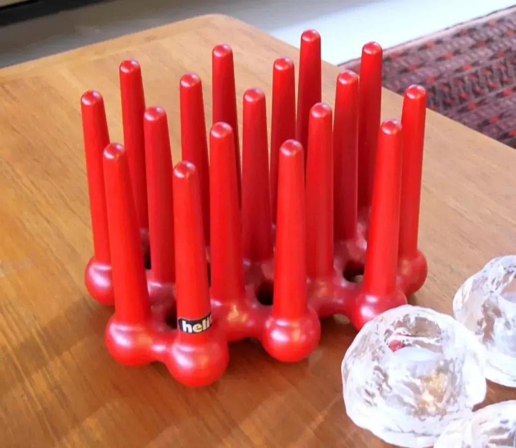 Czerwony gazetnik z tworzywa sztucznego, proj. W. Zeischegg dla Helit, Niemcy, lata 70. - 19118