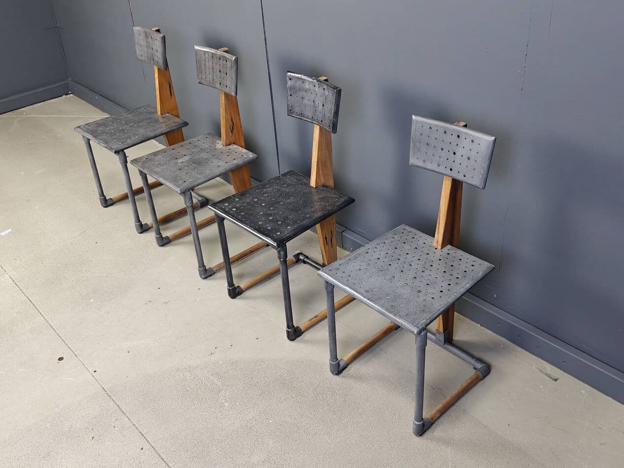 Zestaw czterech krzeseł industrialnych, szary, metal, drewno, Belgia, lata 70. - 272490