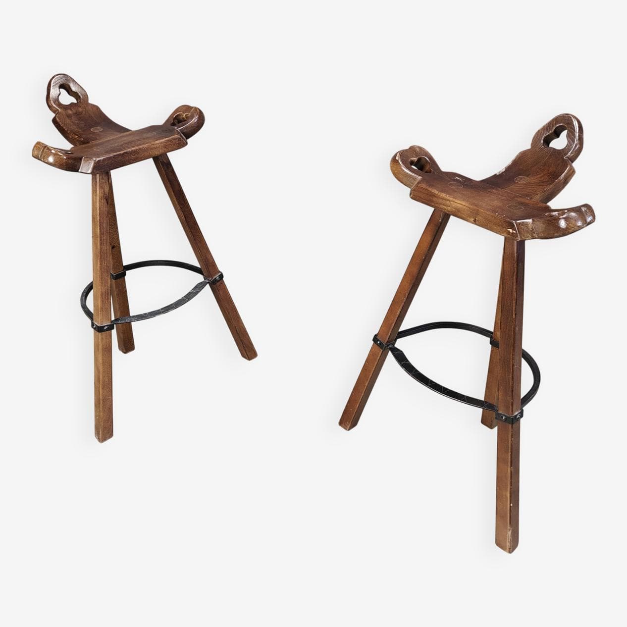 Zestaw dwóch stołków barowych brutalistycznych, drewno brązowe, metal czarny, Hiszpania, lata 60. - 272318
