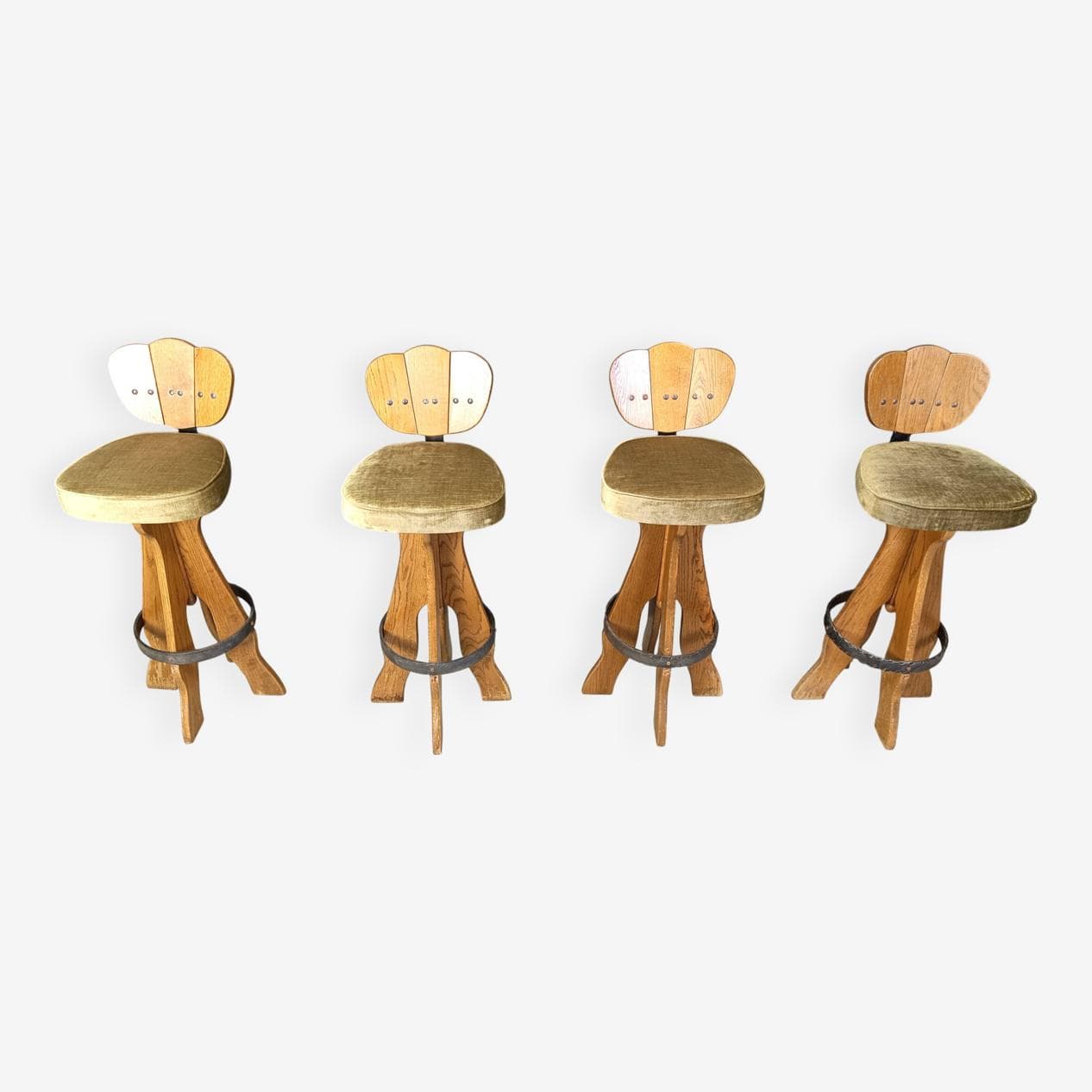 Zestaw czterech stołków barowych brutalistycznych, drewno multikolor, velvet oliwkowozielony, stal ciemna, Belgia, lata 60. - 272304