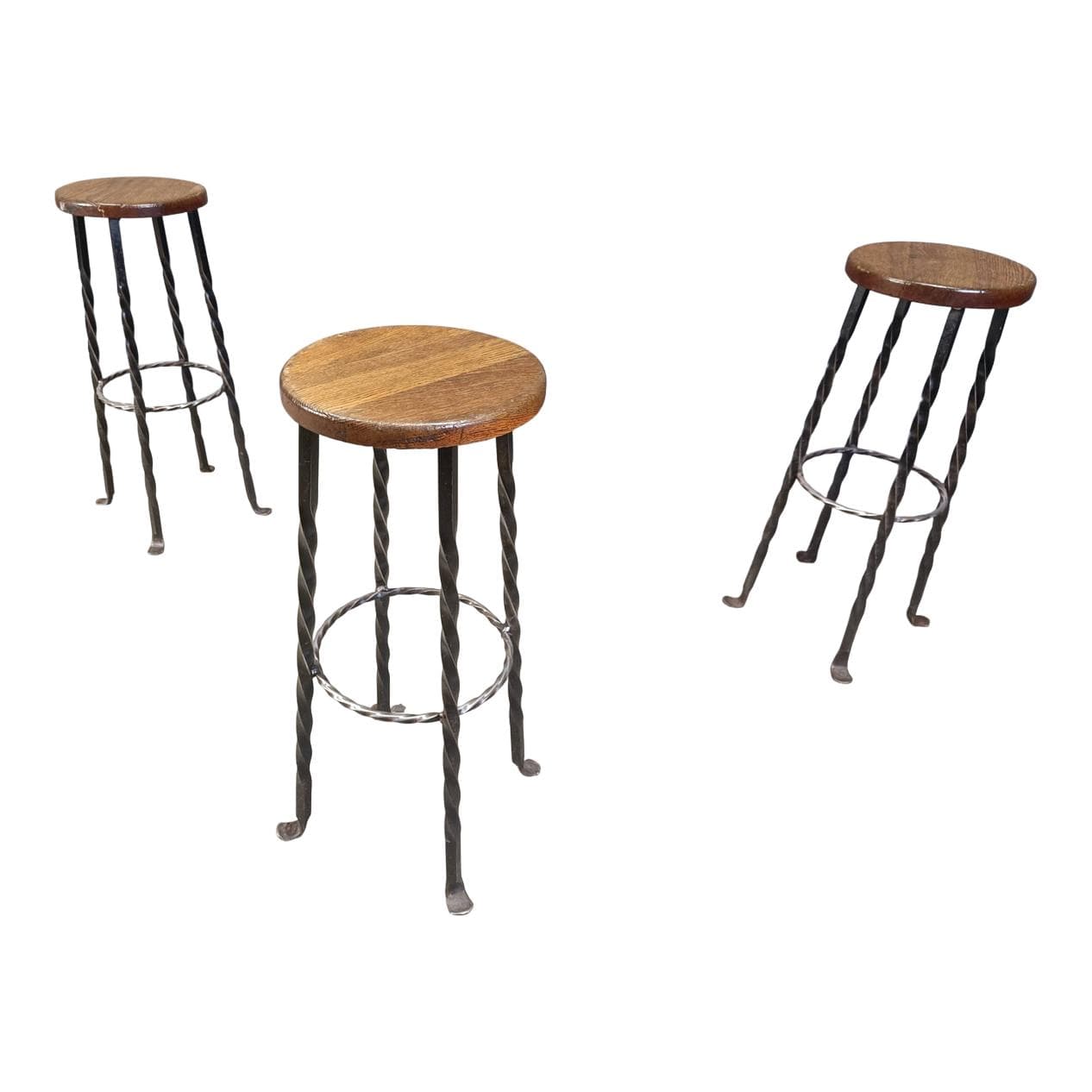 Zestaw trzech stołków barowych, dąb brązowy, żelazo czarne, Francja, lata 60.