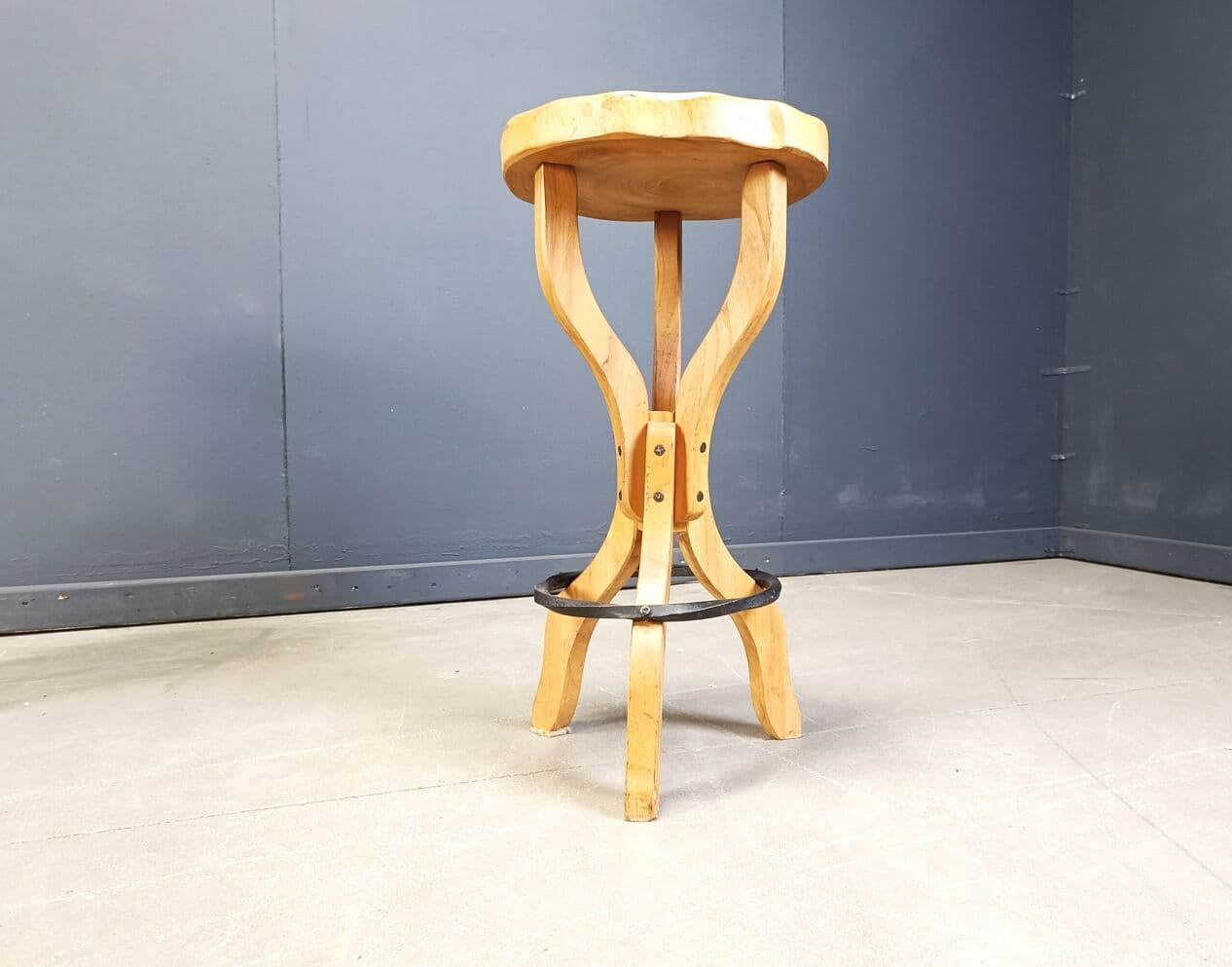 Zestaw czterech stołków barowych Brutalist, dąb brązowy, stal czarna, Belgia, lata 60. - 272280