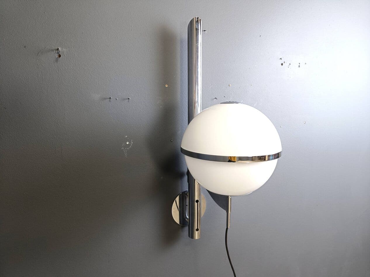 Kinkiet Pusicona, szkło białe, chrom, proj. F. Micolitti, Artemide, Włochy, lata 60. - 272209