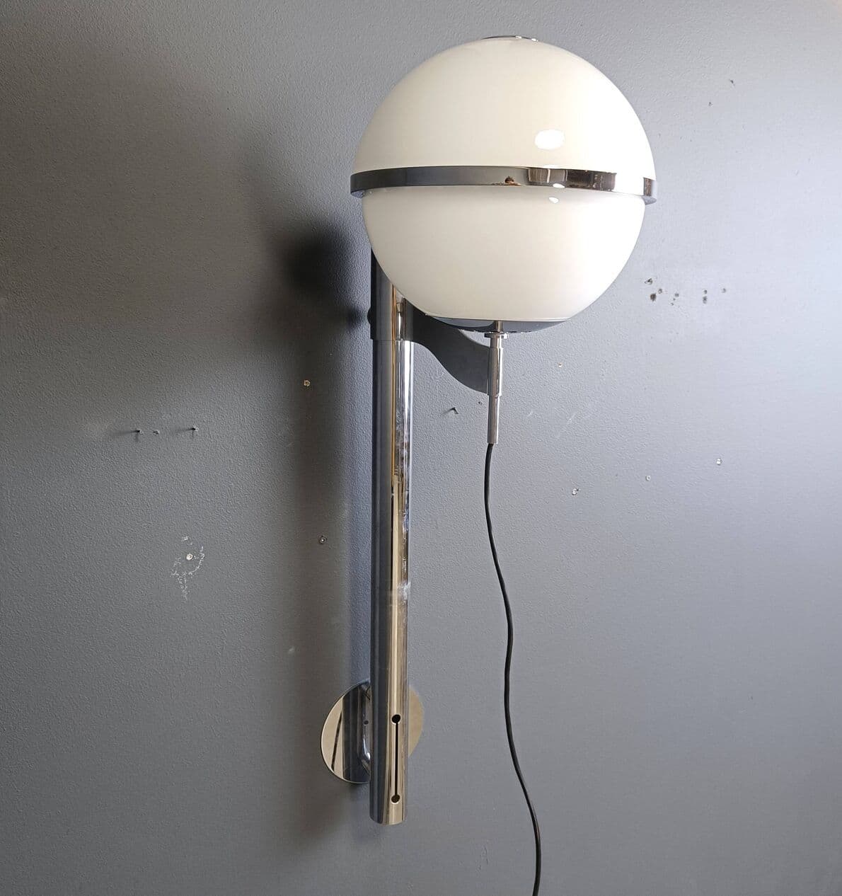 Kinkiet Pusicona, szkło białe, chrom, proj. F. Micolitti, Artemide, Włochy, lata 60. - 272218