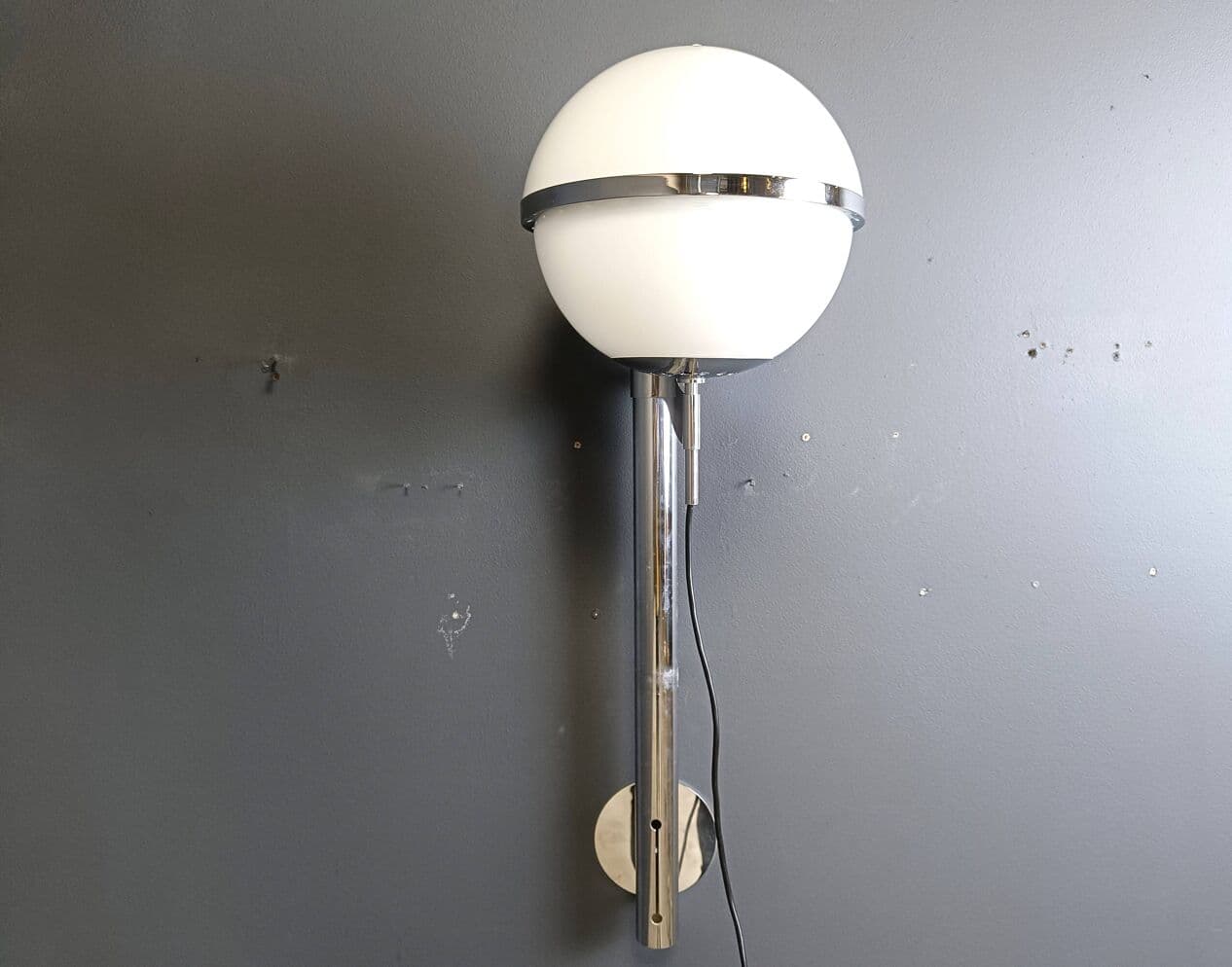 Kinkiet Pusicona, szkło białe, chrom, proj. F. Micolitti, Artemide, Włochy, lata 60. - 272217