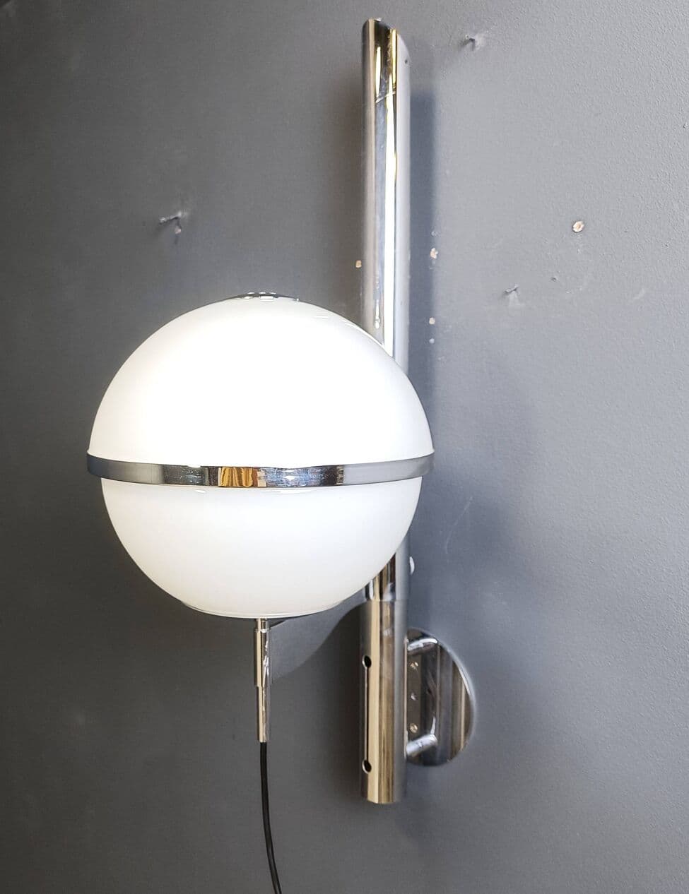 Kinkiet Pusicona, szkło białe, chrom, proj. F. Micolitti, Artemide, Włochy, lata 60. - 272207