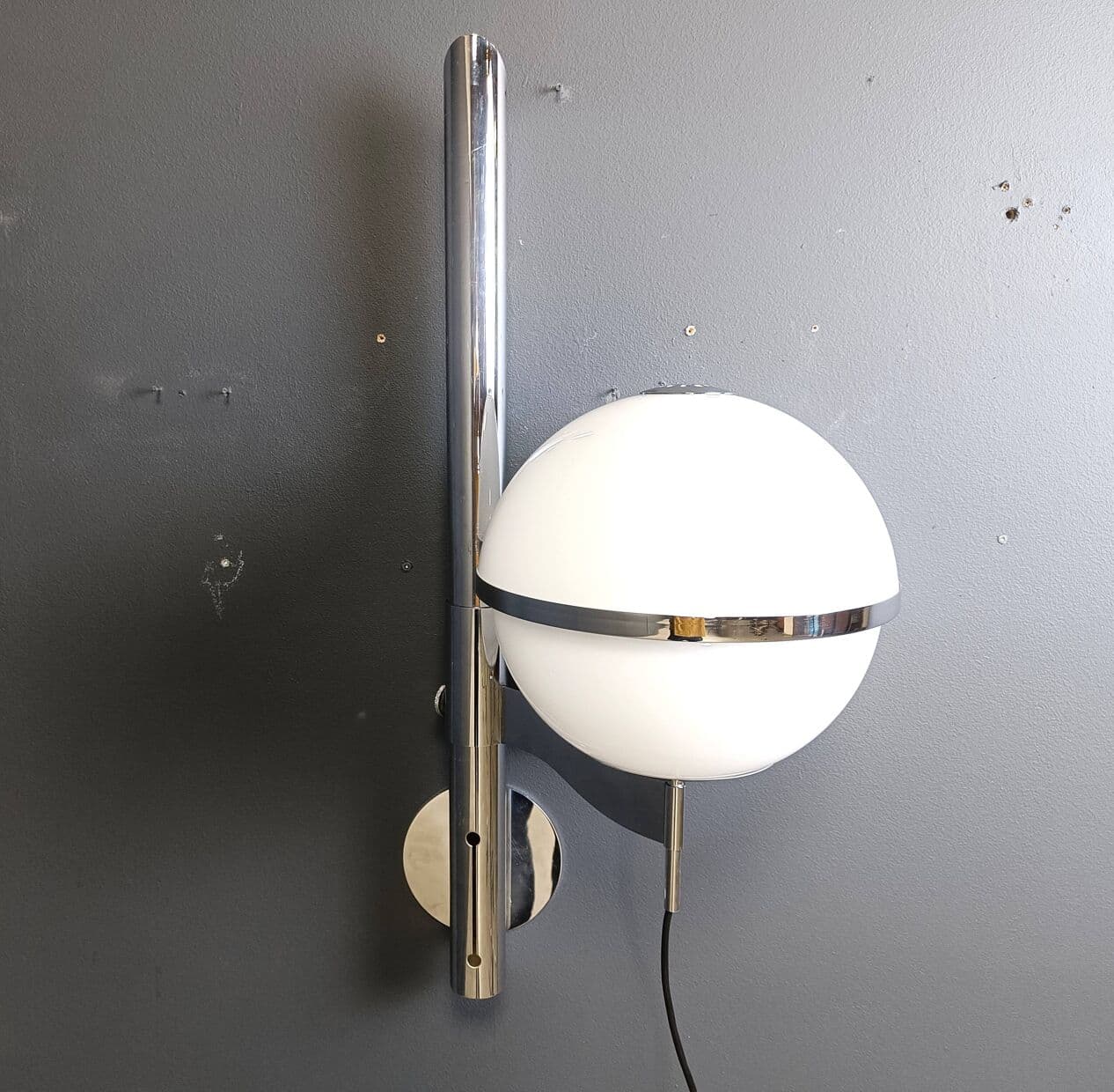 Kinkiet Pusicona, szkło białe, chrom, proj. F. Micolitti, Artemide, Włochy, lata 60. - 272215