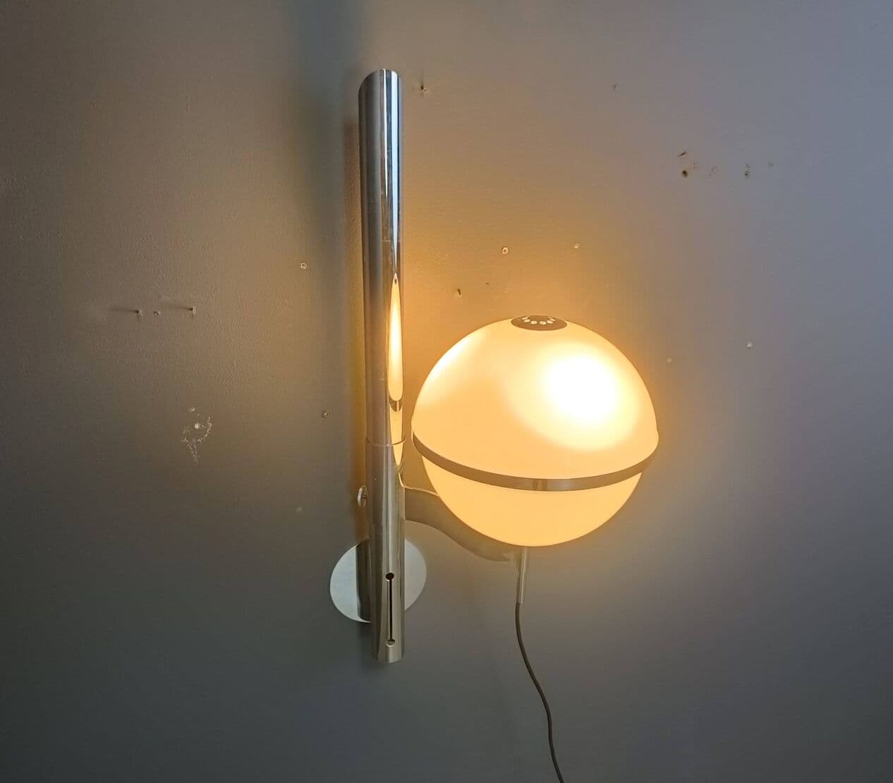 Kinkiet Pusicona, szkło białe, chrom, proj. F. Micolitti, Artemide, Włochy, lata 60. - 272214