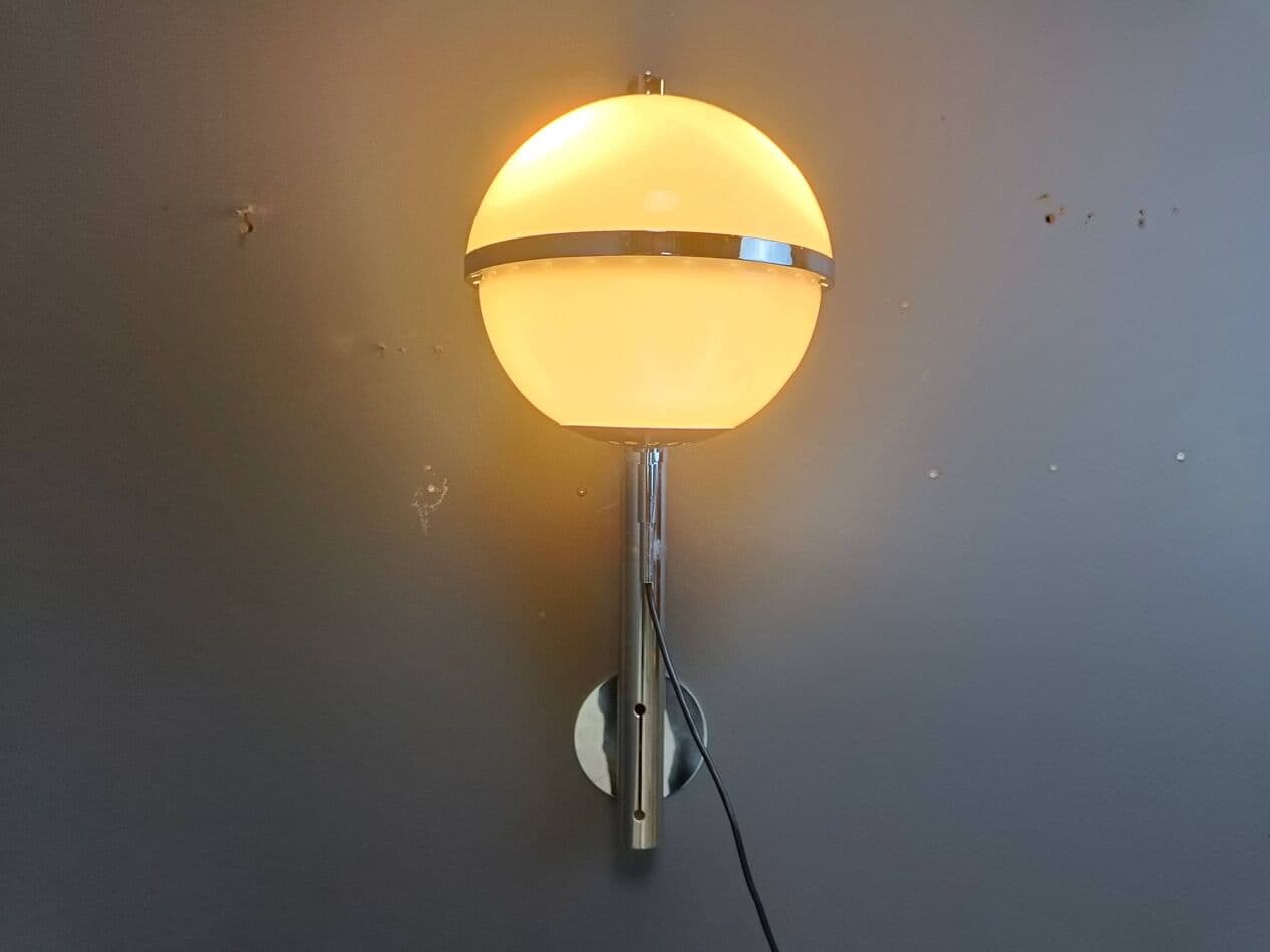 Kinkiet Pusicona, szkło białe, chrom, proj. F. Micolitti, Artemide, Włochy, lata 60. - 272212