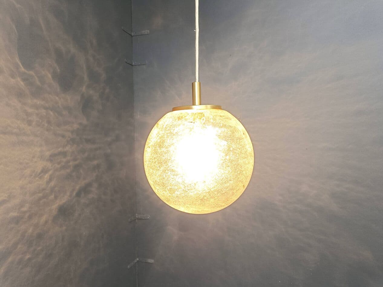 Lampa wisząca, kula, szkło przezroczyste, metal złoty, Doria Leuchten, Niemcy, lata 60. - 272184