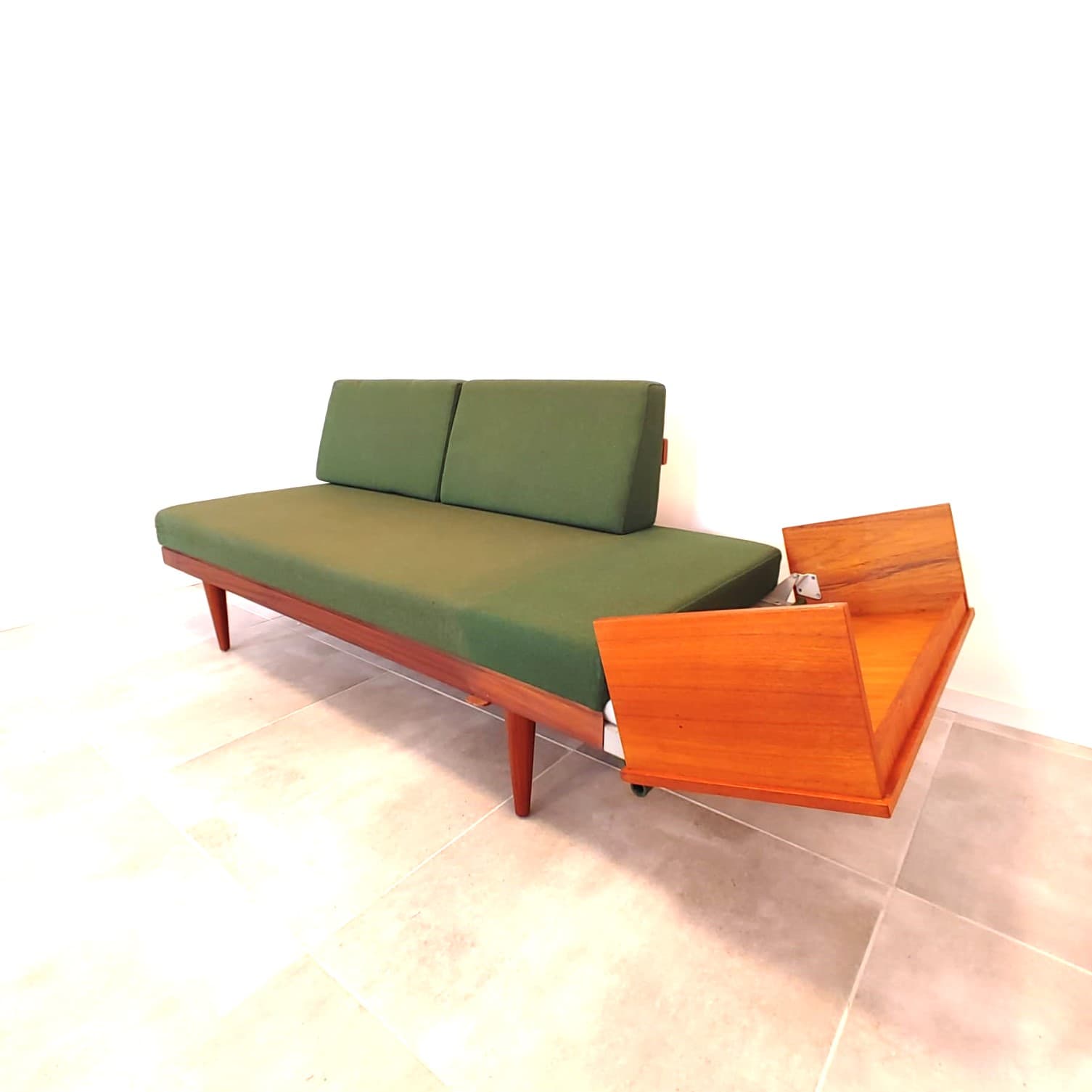 Sofa rozkładana Swanette, zielona, drewno, proj. I. Relling, H. Vik, Svane Ekornes, Norwegia, lata 60. - 79303