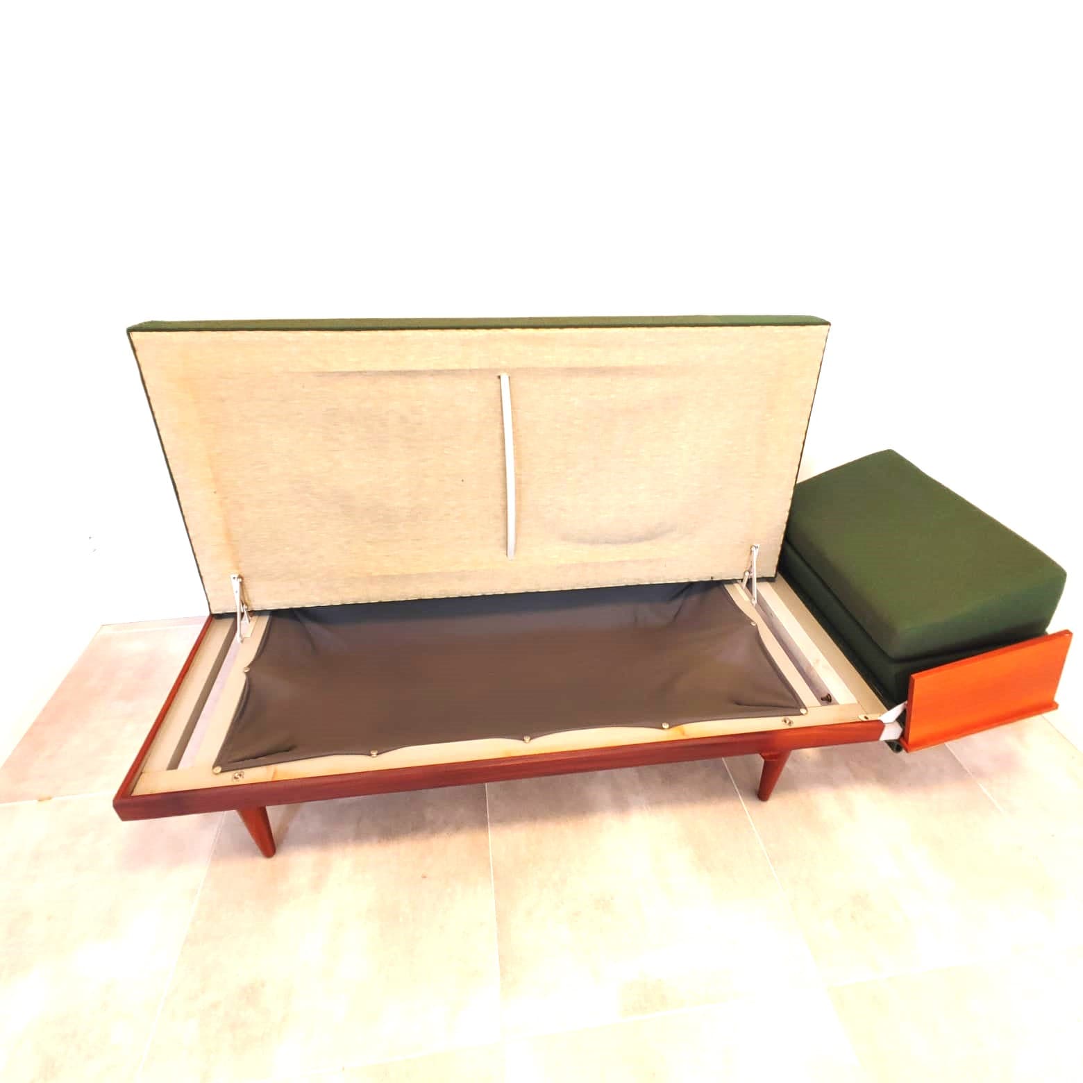 Sofa rozkładana Swanette, zielona, drewno, proj. I. Relling, H. Vik, Svane Ekornes, Norwegia, lata 60. - 79309