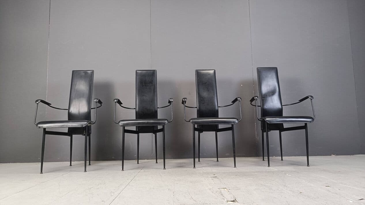 Zestaw czterech krzeseł S44, skóra czarna, metal czarny, Włochy, lata 80. - 271881