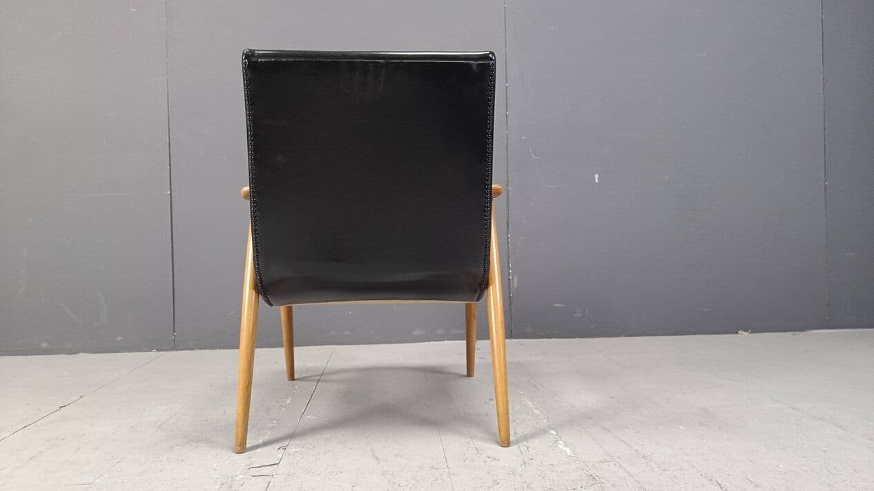 Fotel skandynawski, drewno jasne, ekoskóra czarna, Dania, lata 60. - 271821