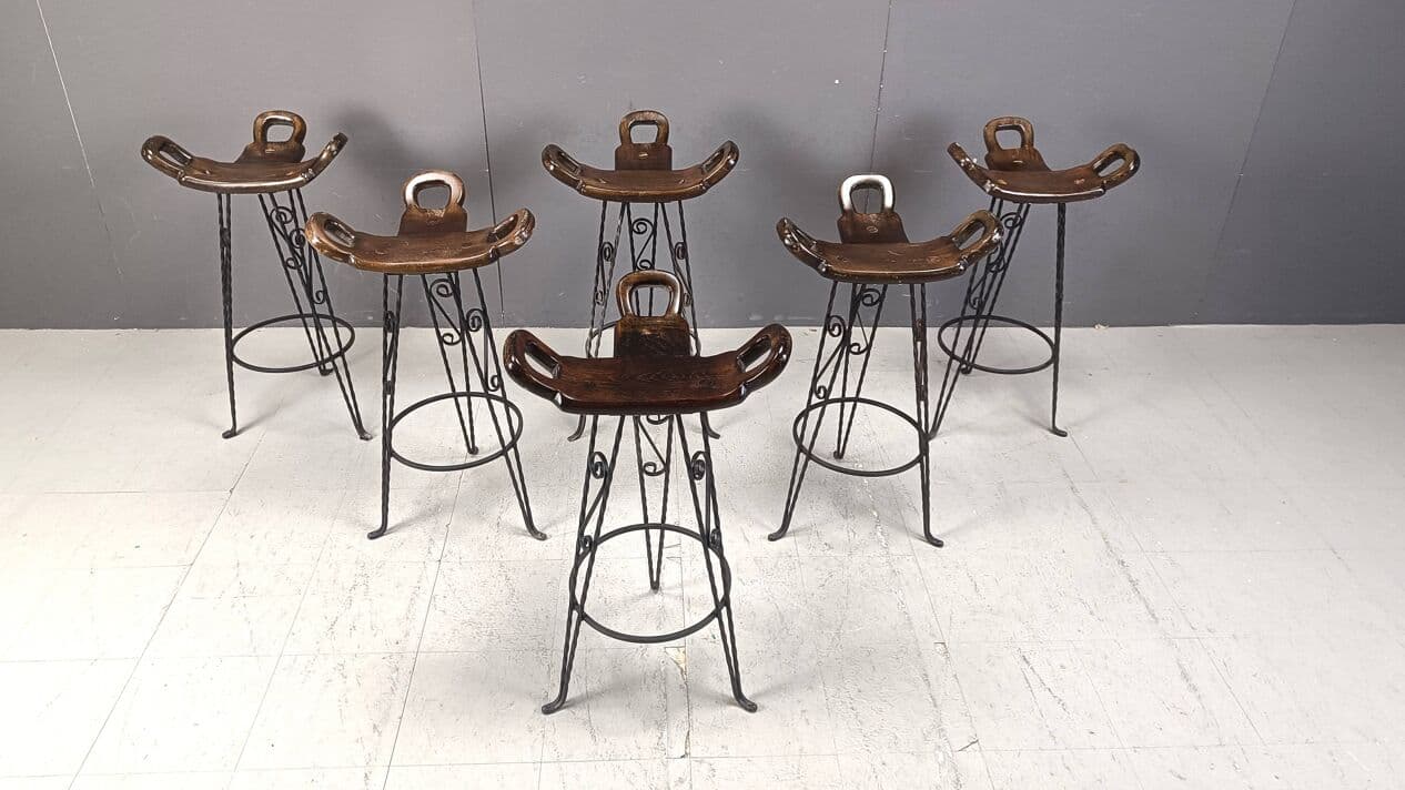 Zestaw sześciu hokerów, drewno brązowe, żelazo czarne, Hiszpania, lata 60. - 271788