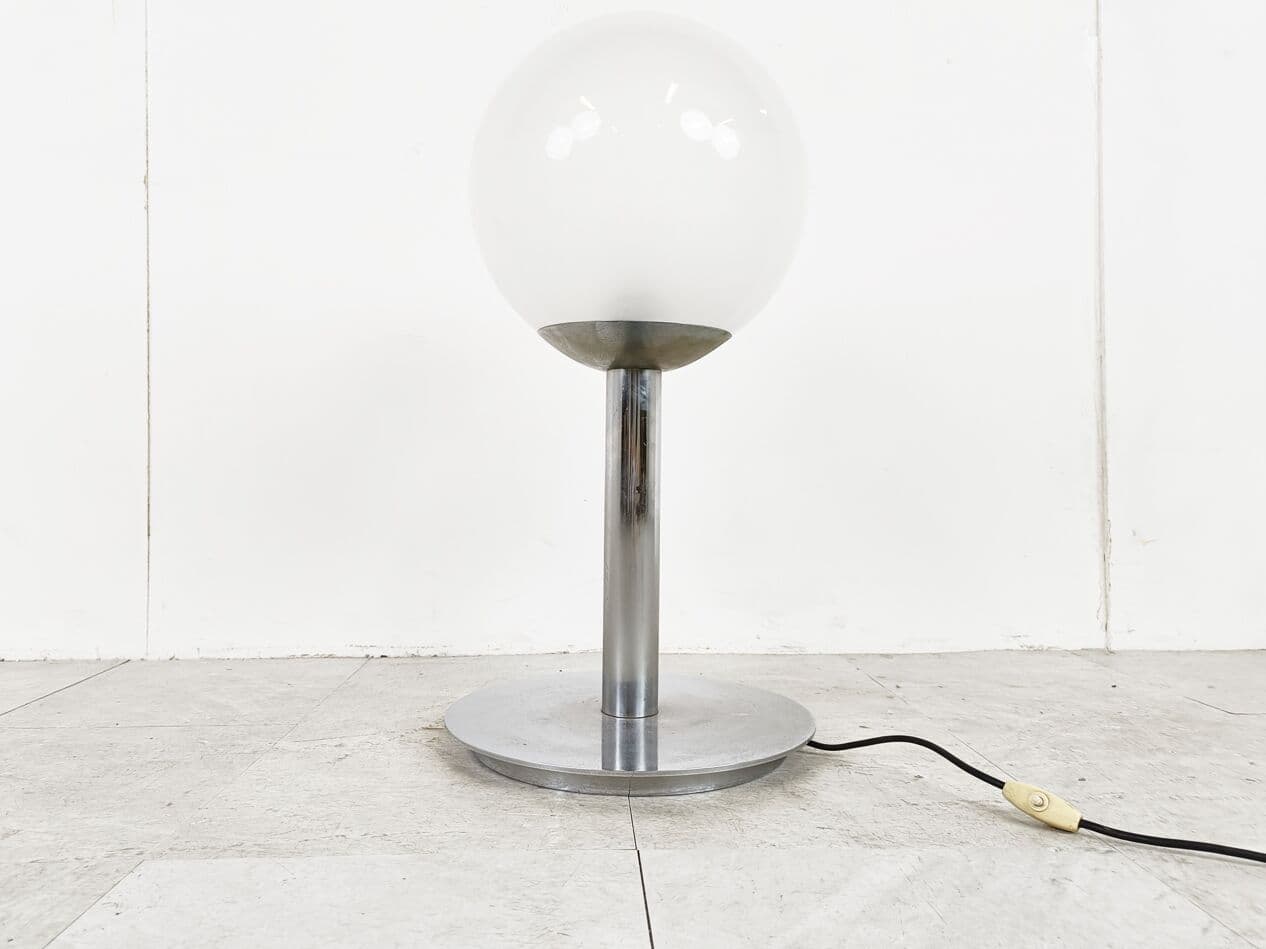 Lampa stołowa, szkło mlecznobiałe, chrom szary, Włochy, lata 60. - 271722