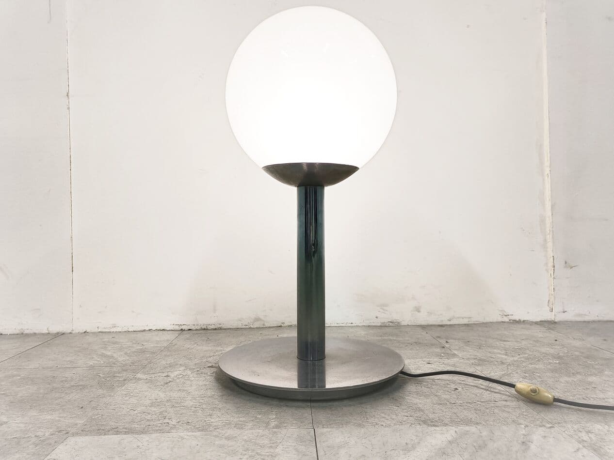 Lampa stołowa, szkło mlecznobiałe, chrom szary, Włochy, lata 60. - 271725