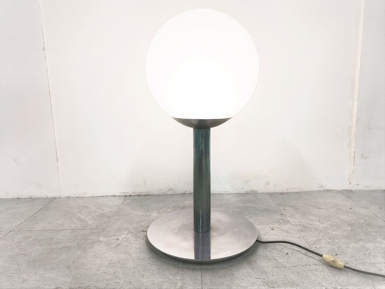 Lampa stołowa, szkło mlecznobiałe, chrom szary, Włochy, lata 60. - 271724
