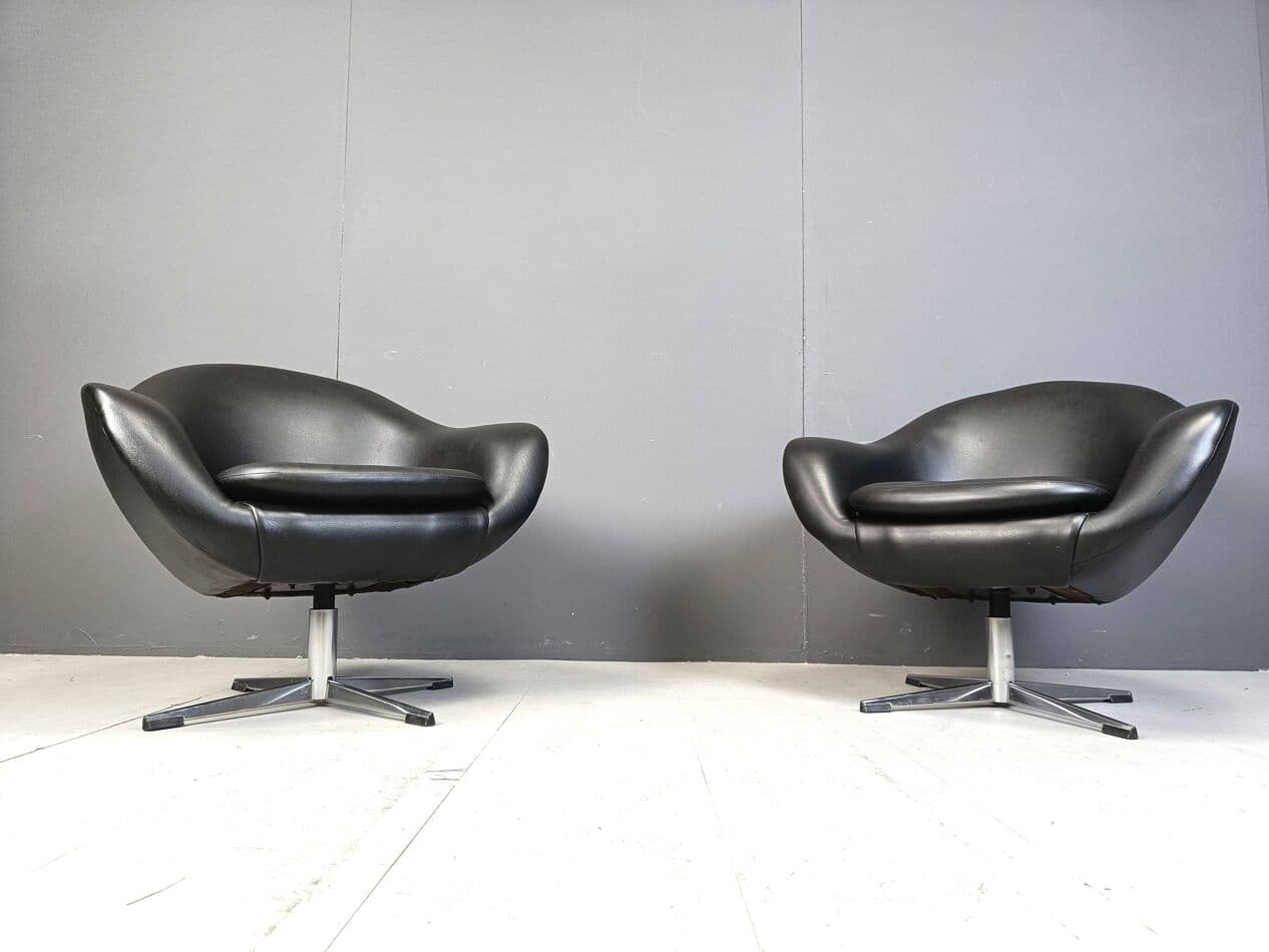 Para foteli klubowych, czarny winyl, chrom, Belgia, lata 60. - 271473