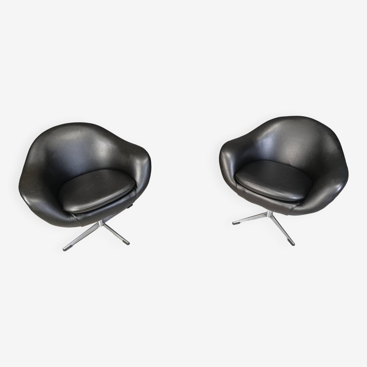 Para foteli klubowych, czarny winyl, chrom, Belgia, lata 60. - 271471