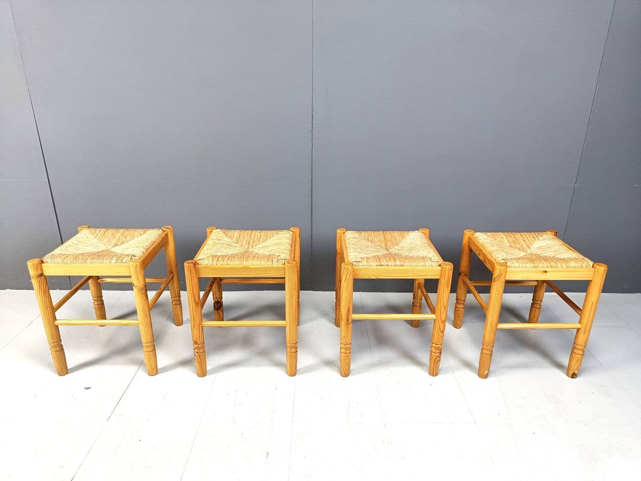 Zestaw czterech stołków, drewno brązowy, wiklina naturalny, Belgia, lata 60. - 271354