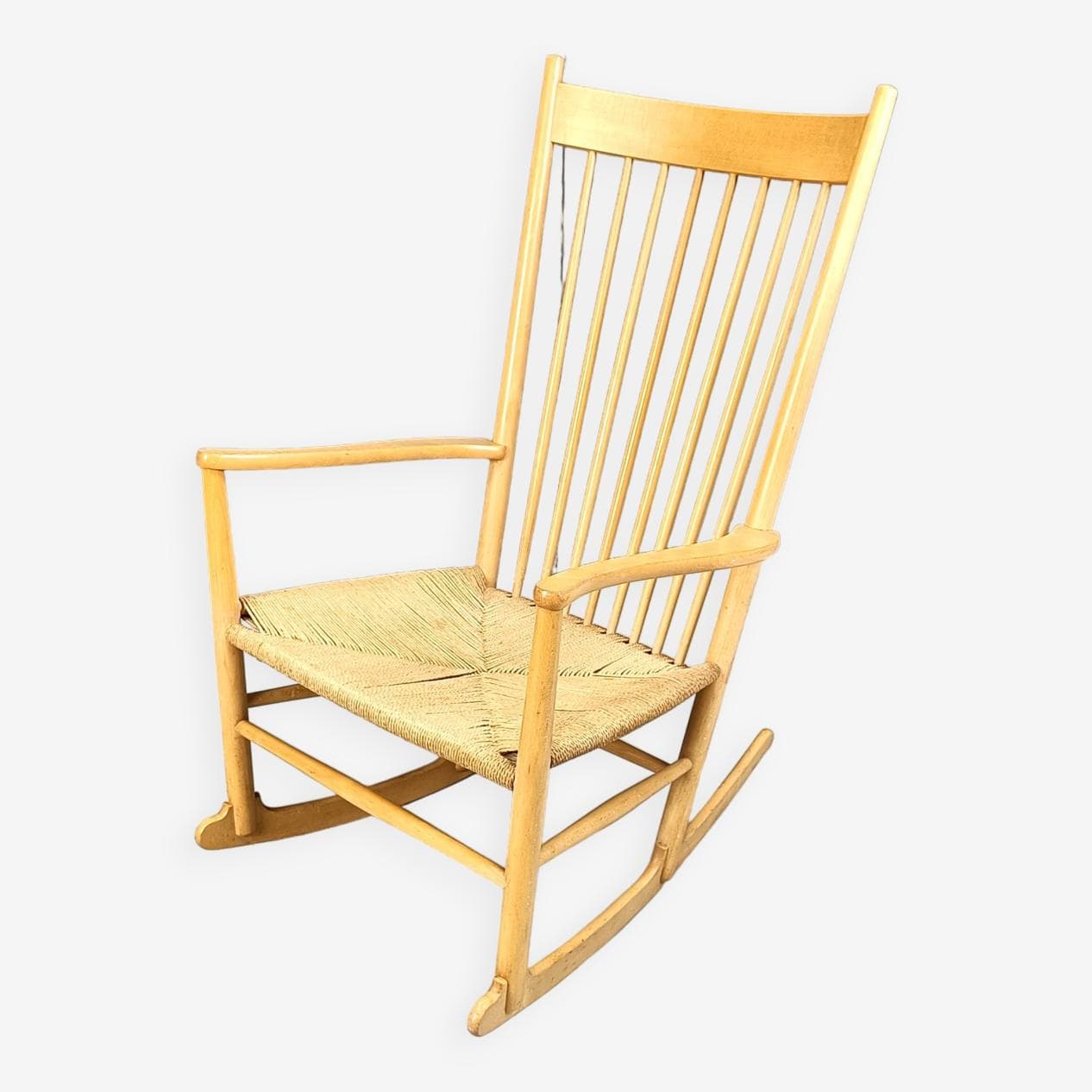 Fotel bujany J16, buk beżowy, proj. H. Wegner, Dania, lata 60. - 271312