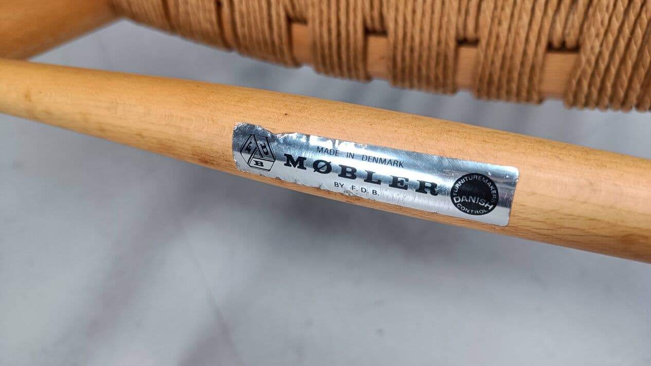 Fotel bujany J16, buk beżowy, proj. H. Wegner, Dania, lata 60. - 271310