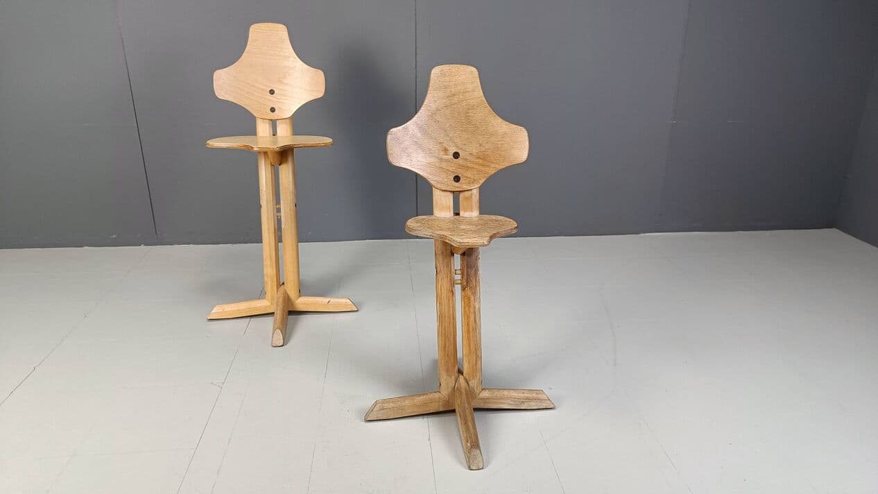 Pair of ergonomic chairs, beige plywood, Norway, 1970s. - 271217
