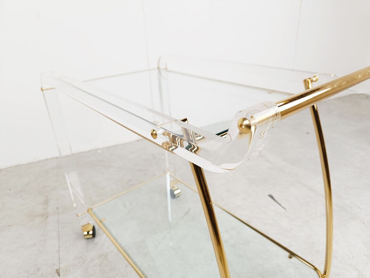 Barek na kółkach, mosiądz złoty, lucyt transparentny, Francja, lata 70. - 270955