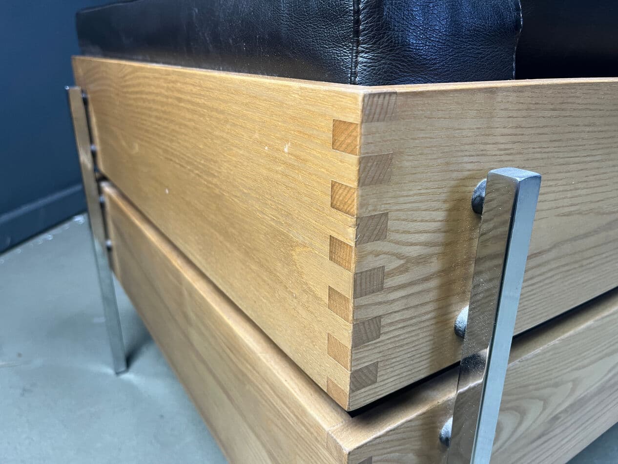 Sofa trzyosobowa Forum, skóra czarna, orzech, proj. R. Day, Wielka Brytania, lata 90. - 270858