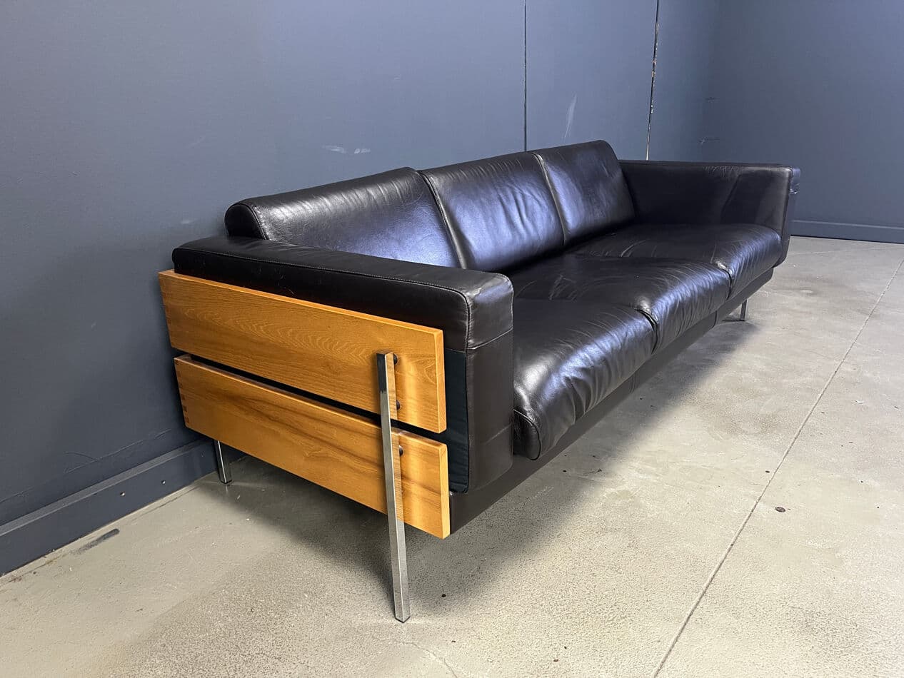 Sofa trzyosobowa Forum, skóra czarna, orzech, proj. R. Day, Wielka Brytania, lata 90. - 270855