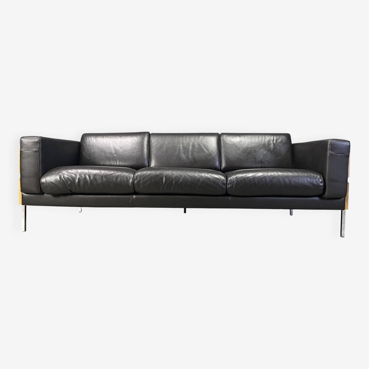 Sofa trzyosobowa Forum, skóra czarna, orzech, proj. R. Day, Wielka Brytania, lata 90. - 270850