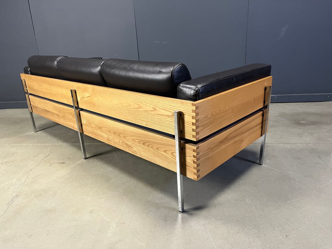 Sofa trzyosobowa Forum, skóra czarna, orzech, proj. R. Day, Wielka Brytania, lata 90. - 270848