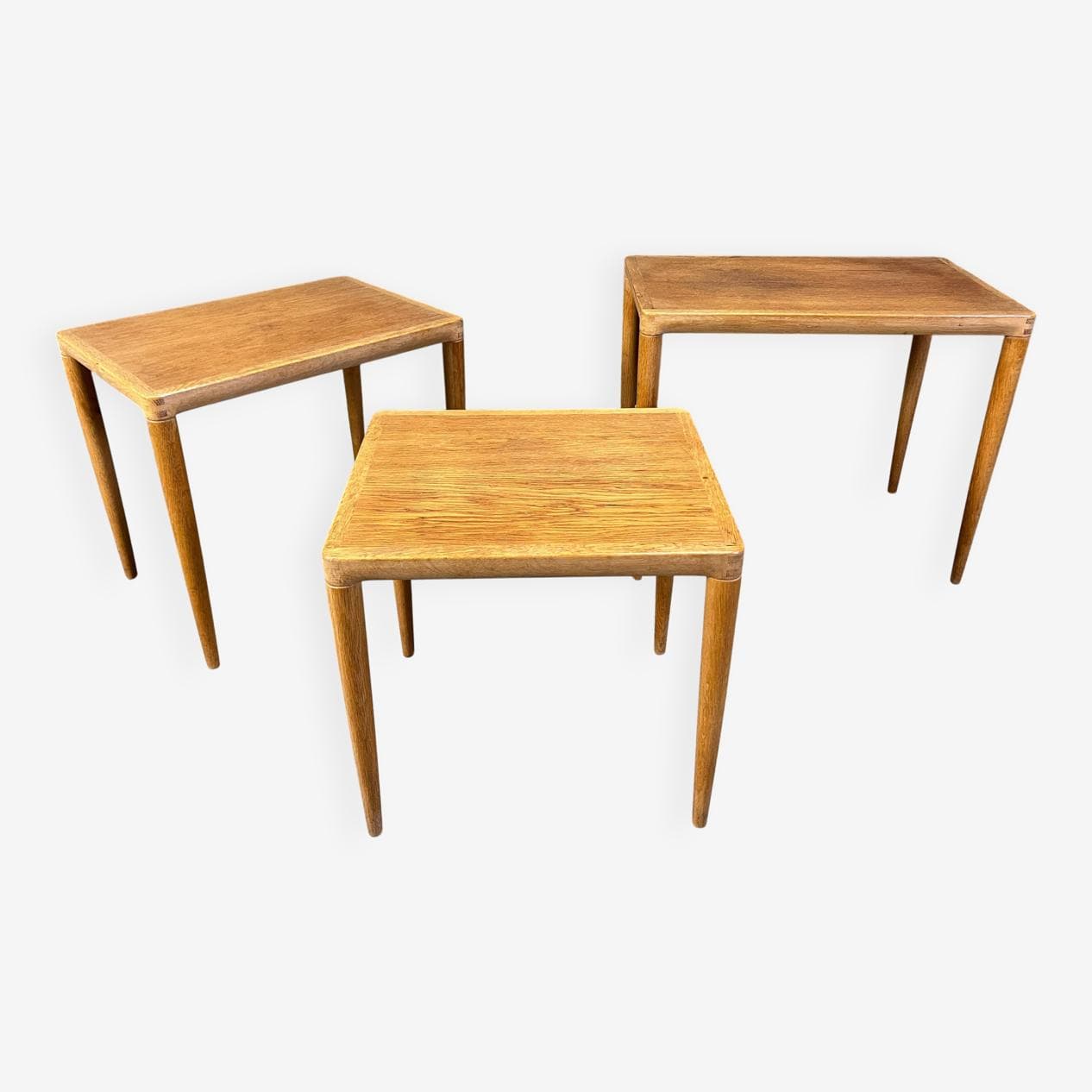 Zestaw trzech stolików pomocniczych, dąb beżowy, proj. H.W. Klein, Bramin, Dania, lata 60. - 270339