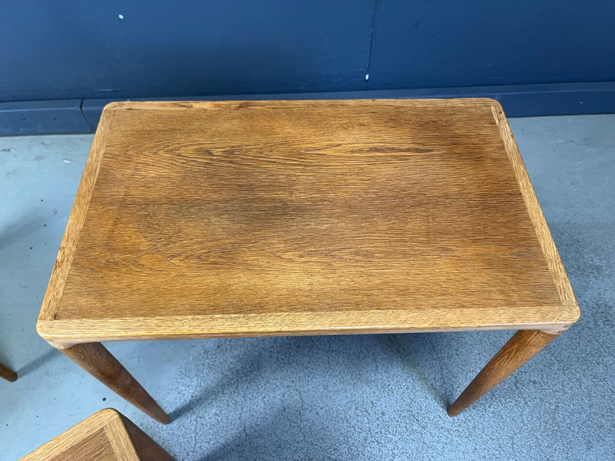 Zestaw trzech stolików pomocniczych, dąb beżowy, proj. H.W. Klein, Bramin, Dania, lata 60. - 270346