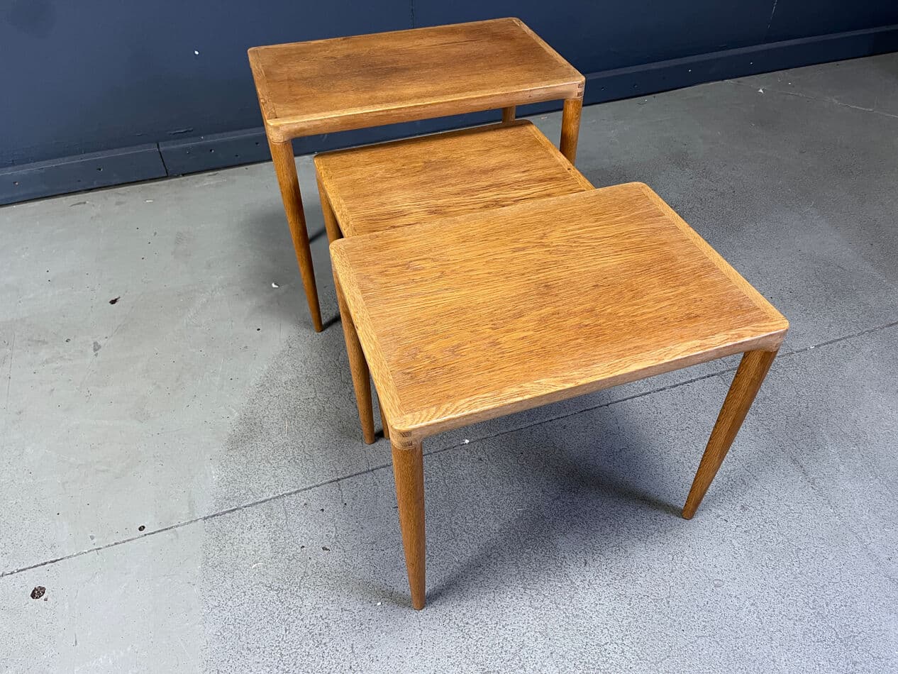 Zestaw trzech stolików pomocniczych, dąb beżowy, proj. H.W. Klein, Bramin, Dania, lata 60. - 270345