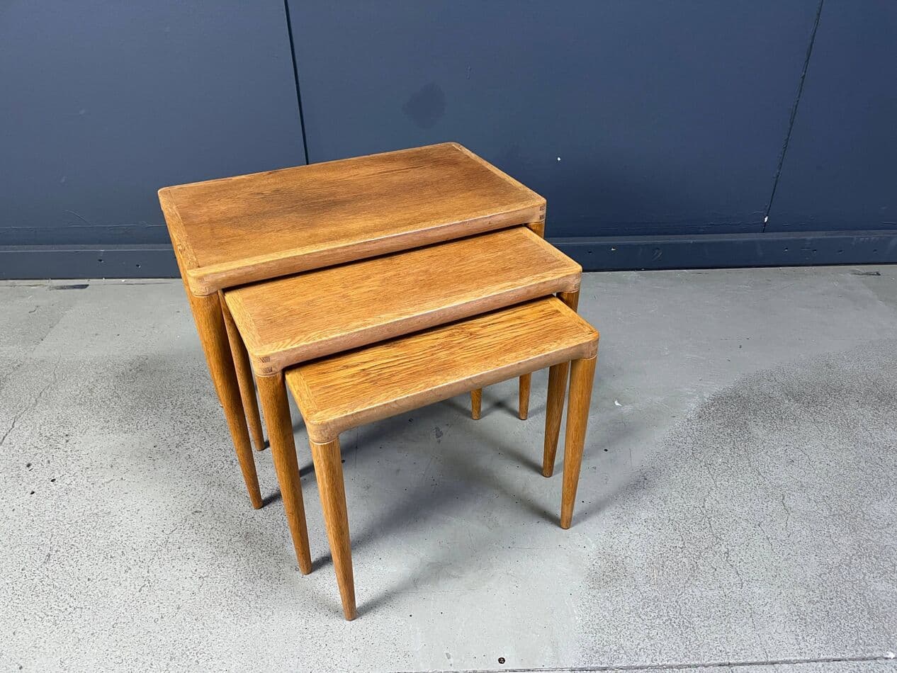Zestaw trzech stolików pomocniczych, dąb beżowy, proj. H.W. Klein, Bramin, Dania, lata 60. - 270337
