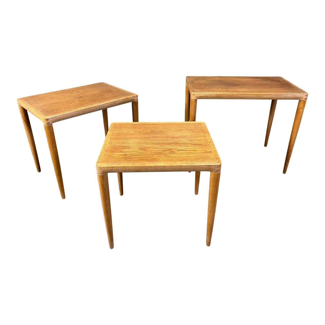 Zestaw trzech stolików pomocniczych, dąb beżowy, proj. H.W. Klein, Bramin, Dania, lata 60.