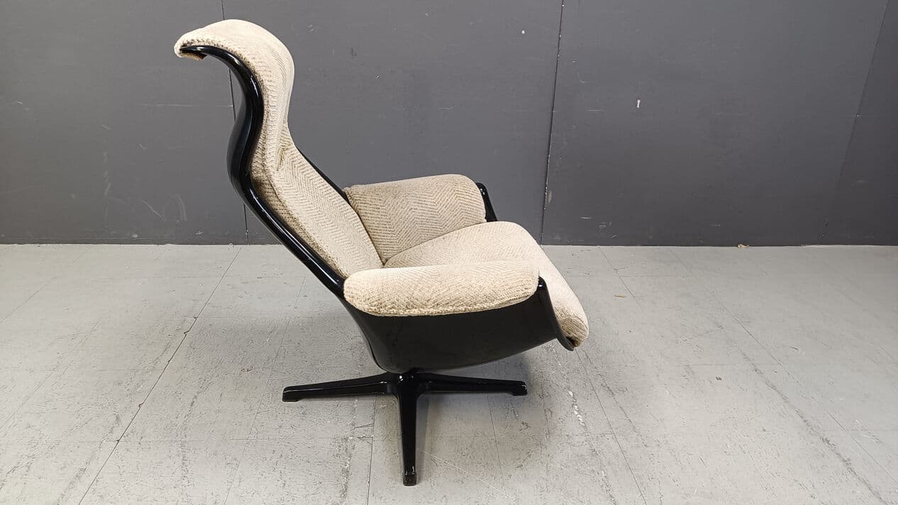 Fotel Space Age, beżowa tkanina, plastik czarny, proj. A. Svensson, Dux, Szwecja, lata 60. - 270305